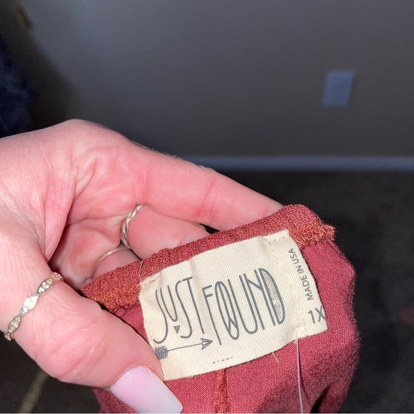 Just Found maxi dress in burgundy lace over shoulder flowy plus size 1X New - Picture 6 of 13